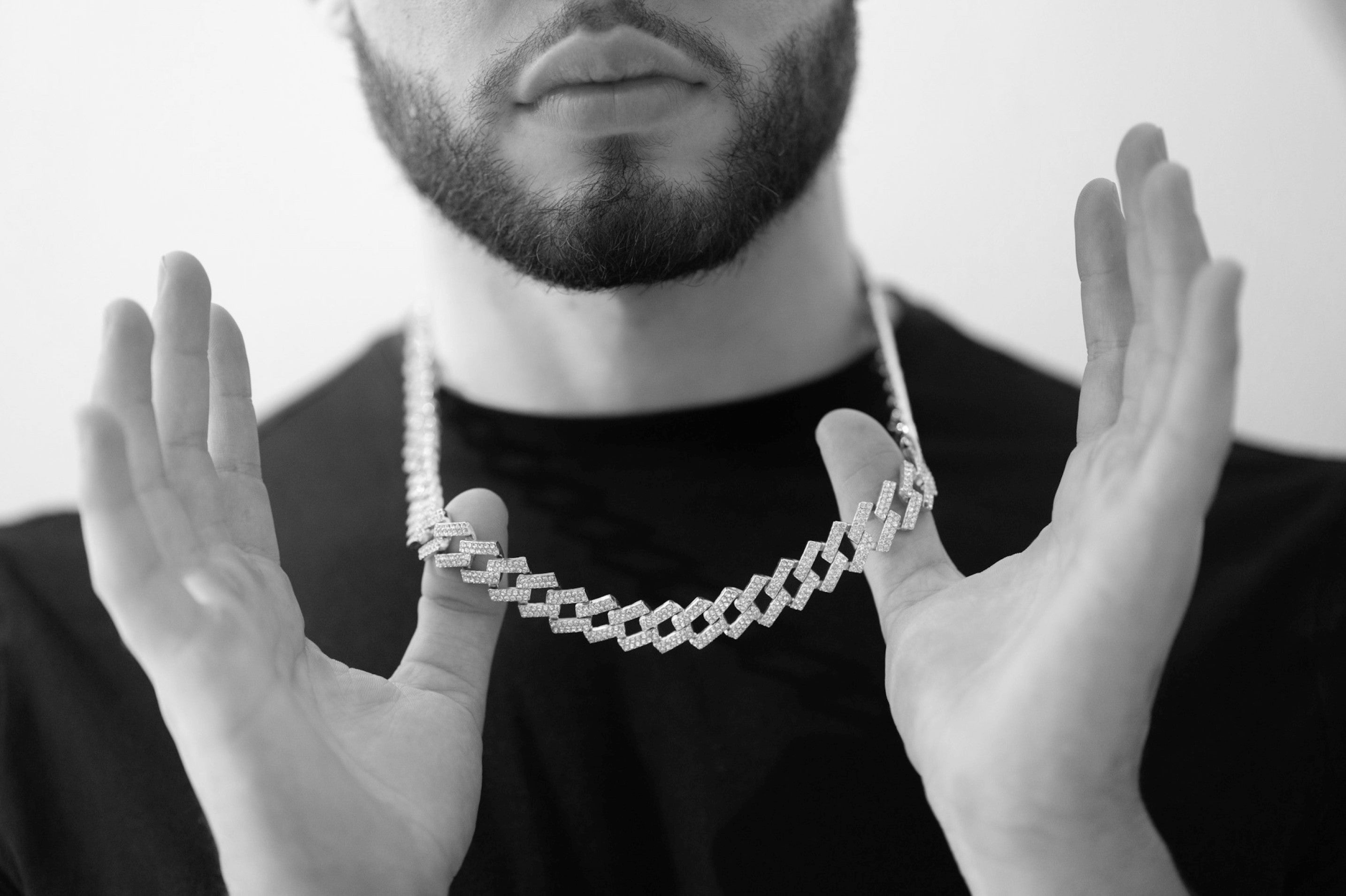 Unveiling the Hottest Trends in Men's Jewelry: A Stylish Guide