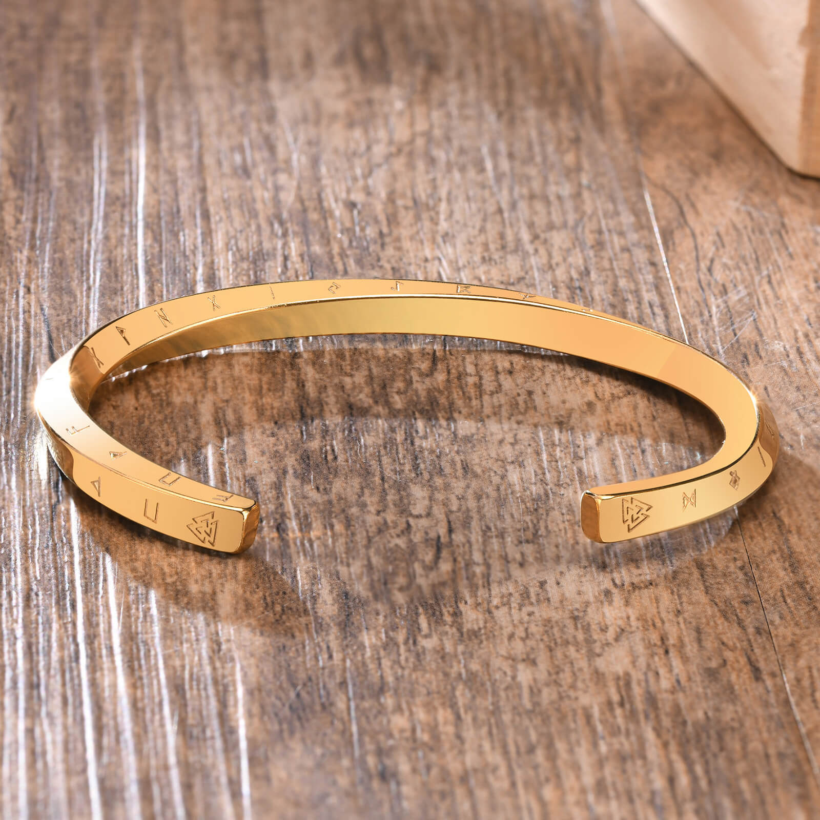 Roman Cuff | Gold